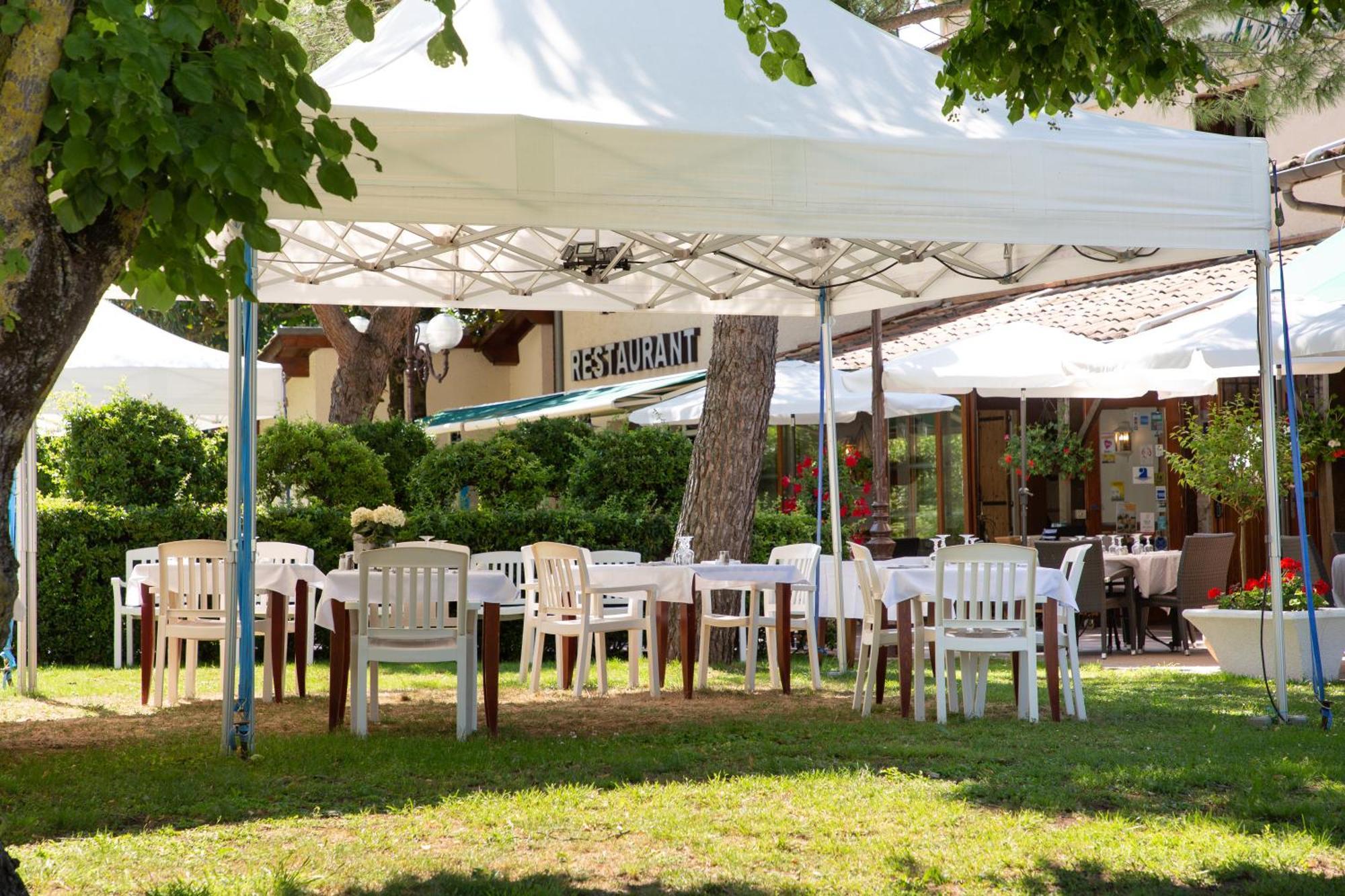 Logis Hotel Et Restaurant La Bombardiere Cuq-Toulza المظهر الخارجي الصورة